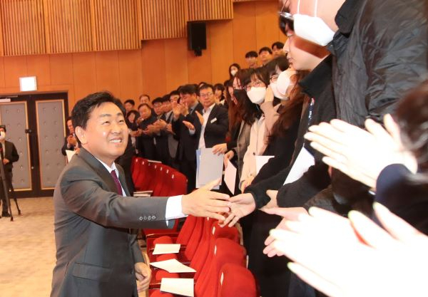 1-1. (사진)김관영 도지사, 도정·14개 시·군정 소통 마무리 축소.jpg