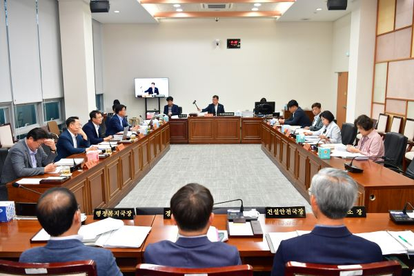 예결위 축소.jpg