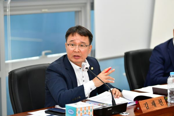 김재천 의원 축소.jpg