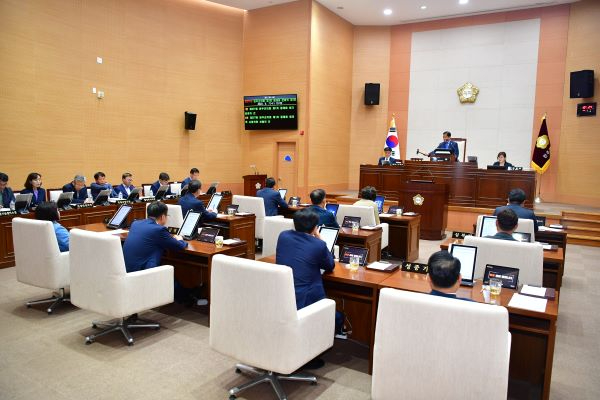 완주군의회 본회의 전경.jpg