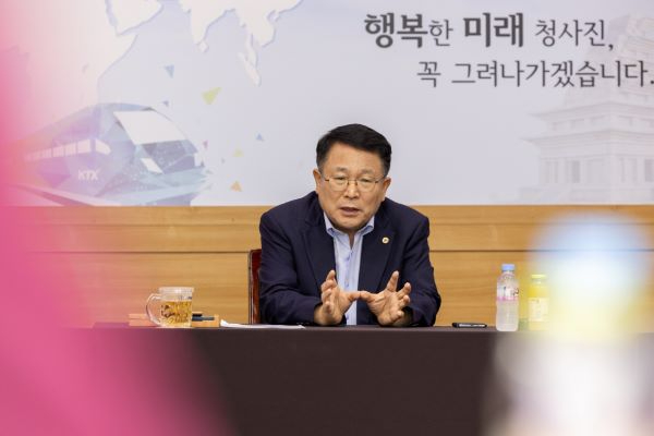 1. ㄱ정헌율 시장 “위기 속 빛나는 행정 선보인다”  (2) 축소.jpg