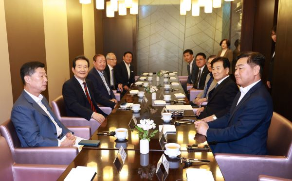 2023-09-04 김관영 도지사 전북 정치 원로 새만금 국가예산 대책 논의 (1) 축소.jpg