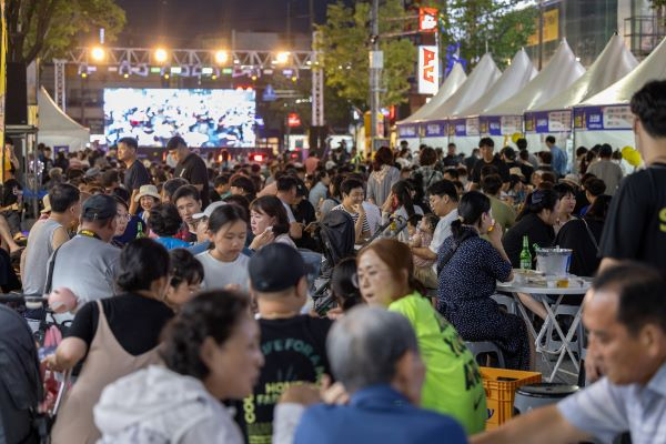 ‘힙한’ EDM 페스티벌·얼맥축제로....익산 영등상권 ‘들썩’ (4) 축소.jpg