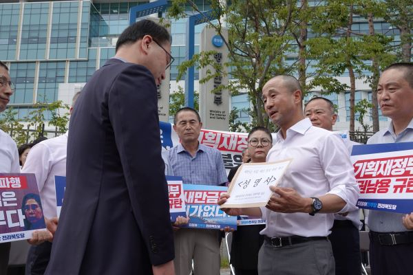 한병도 의원 삭발식 2 (1) 축소.jpg