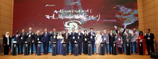 2023-09-22 제14회 2023 세계서예전북비엔날레 개막식 (9)-개막 퍼포먼스 축소.jpg